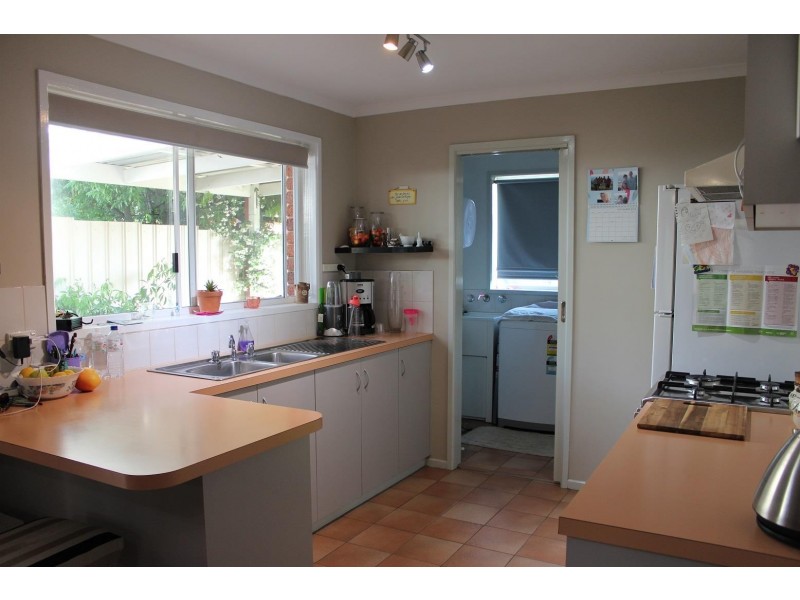 2/46 La Fontaine Avenue, Lavington NSW 2641