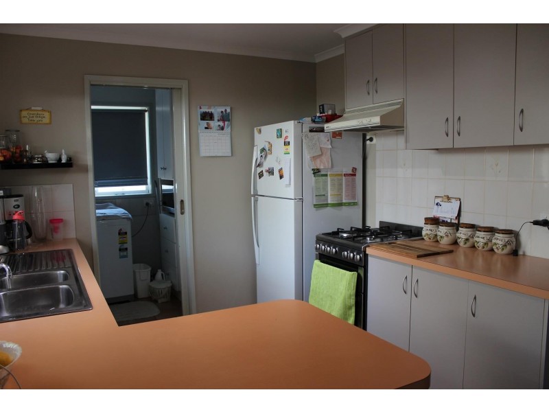 2/46 La Fontaine Avenue, Lavington NSW 2641