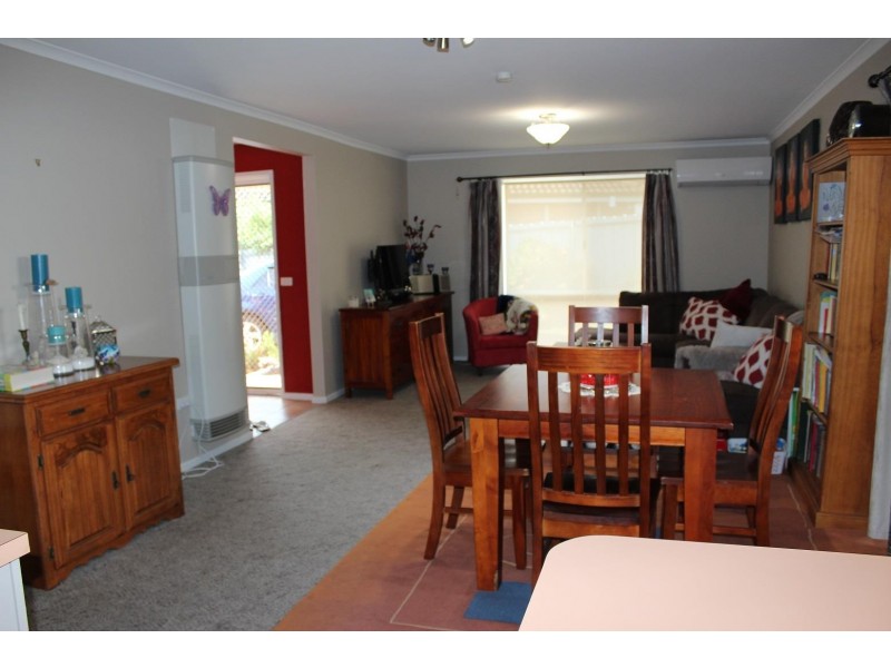 2/46 La Fontaine Avenue, Lavington NSW 2641