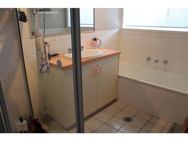 2/46 La Fontaine Avenue, Lavington NSW 2641