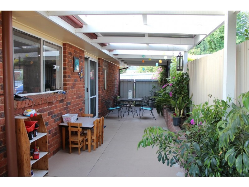 2/46 La Fontaine Avenue, Lavington NSW 2641