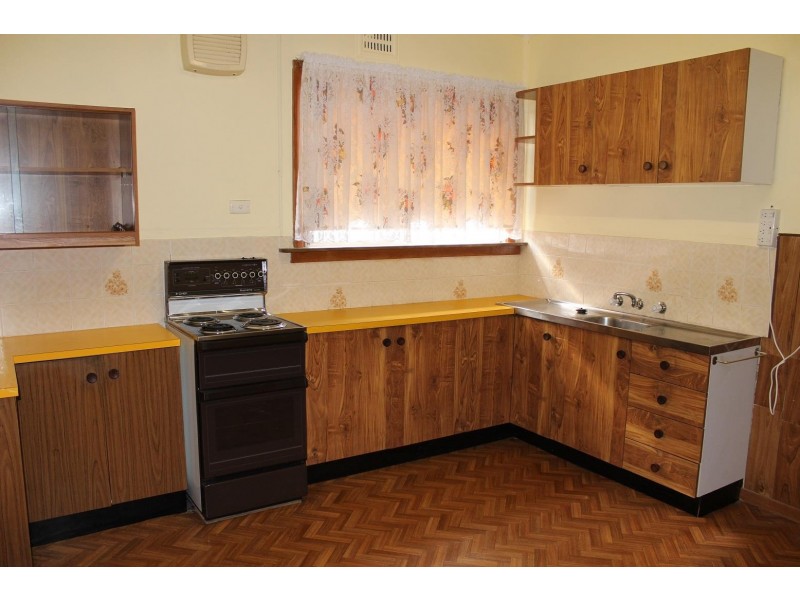 516 Kotthoff Street, Lavington NSW 2641