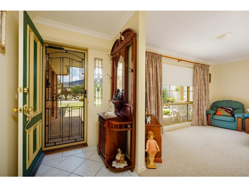 28 Keatinge Court, Lavington NSW 2641