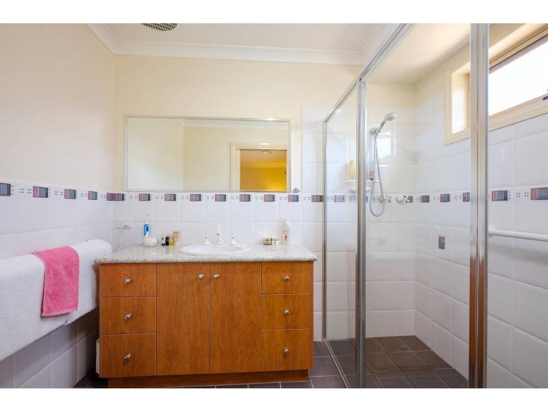 28 Keatinge Court, Lavington NSW 2641