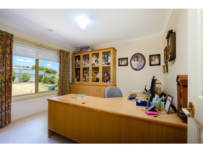 28 Keatinge Court, Lavington NSW 2641