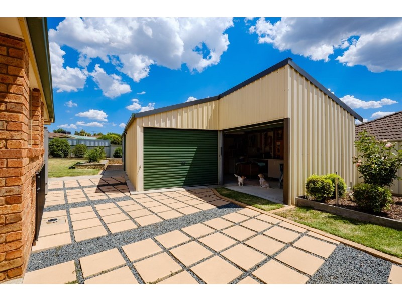 28 Keatinge Court, Lavington NSW 2641