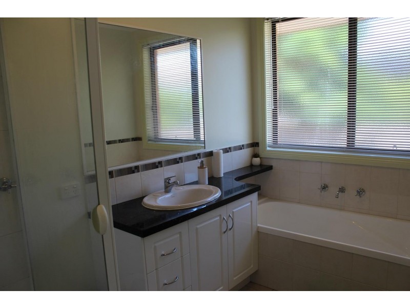 34 Briese Court, Thurgoona NSW 2640