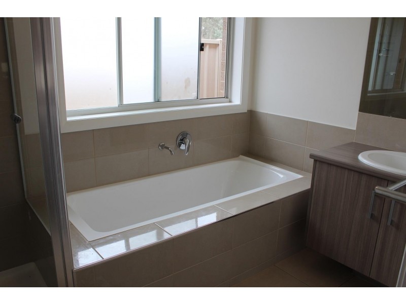 49 Greta Drive, Hamilton Valley NSW 2641