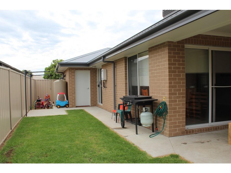 49 Greta Drive, Hamilton Valley NSW 2641