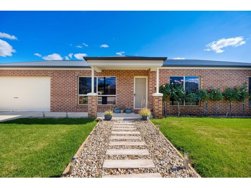 7 Cobby Court, Lavington NSW 2641