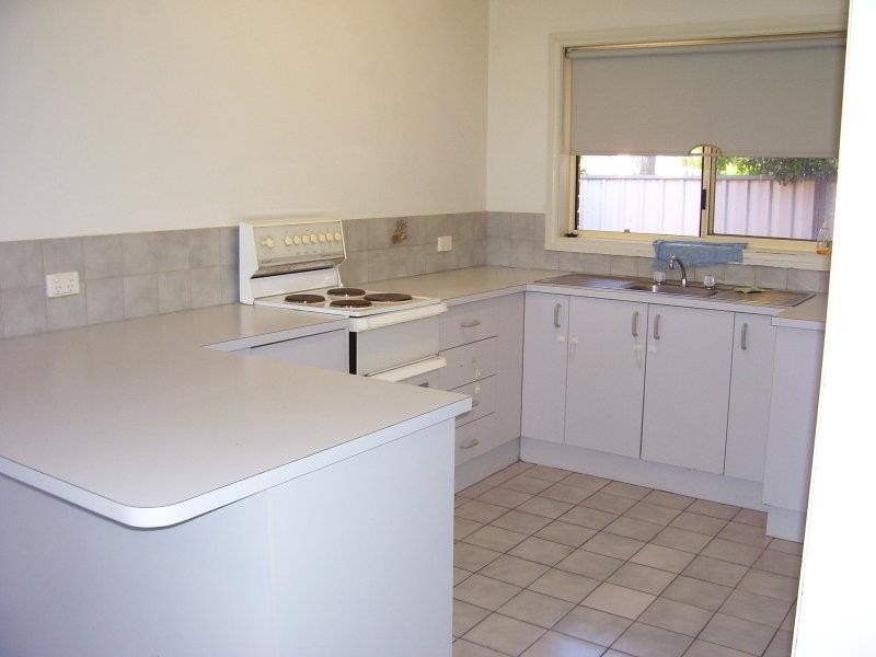 1/42 Jackling Drive, Lavington NSW 2641