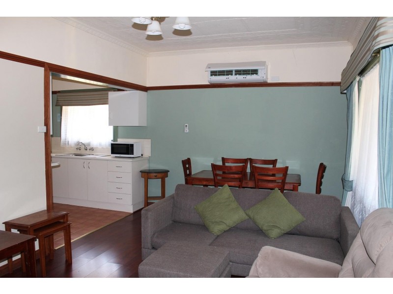 14 Brush Box  Street, Lake Hume Village NSW 3691