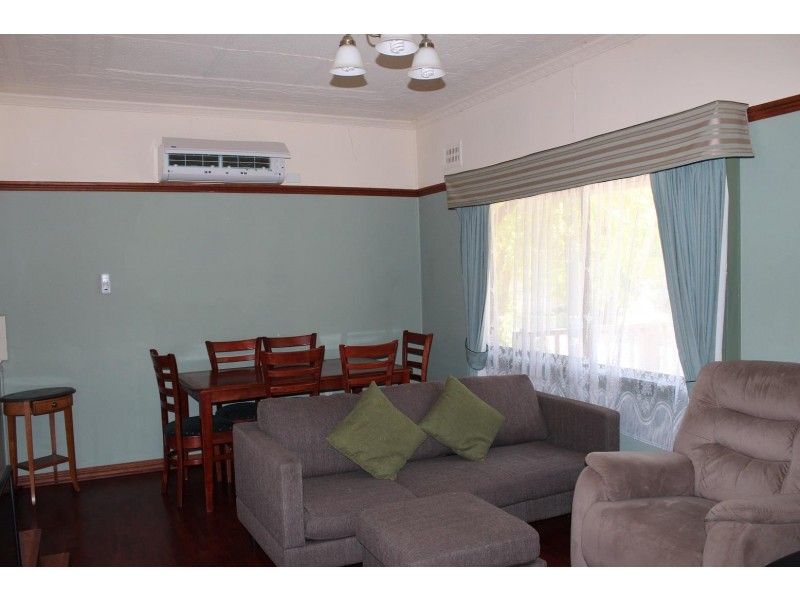 14 Brush Box  Street, Lake Hume Village NSW 3691