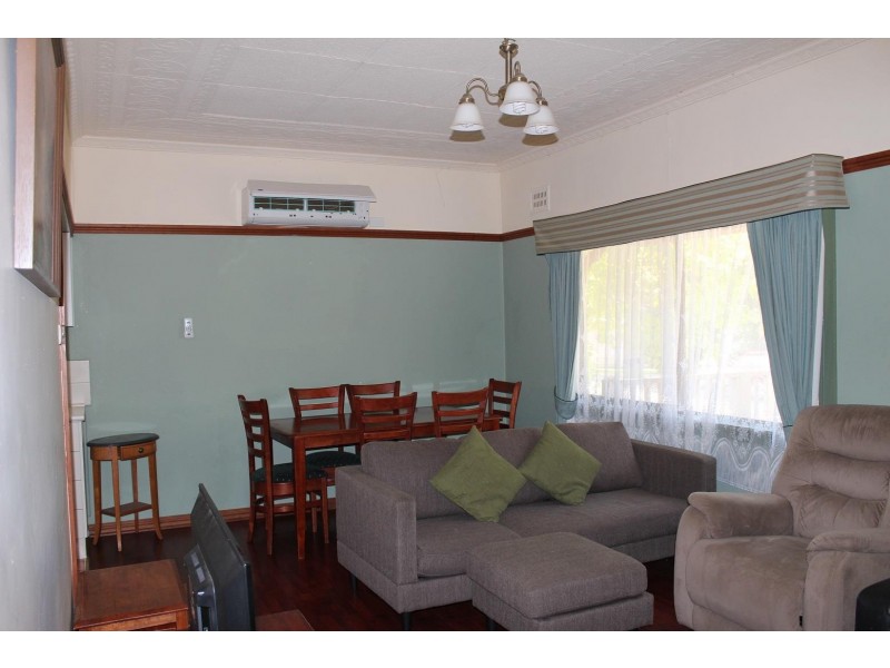 14 Brush Box  Street, Lake Hume Village NSW 3691