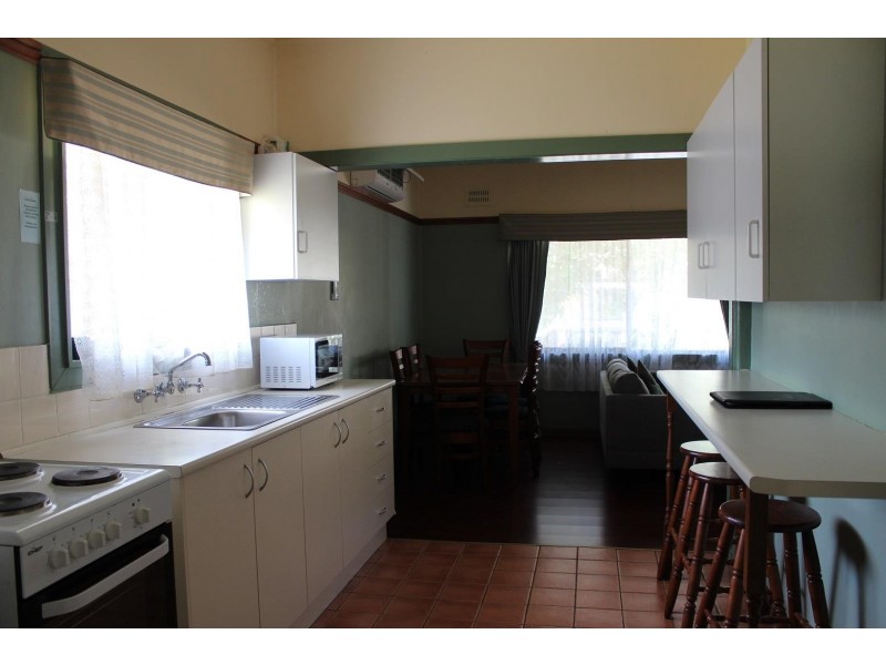 14 Brush Box  Street, Lake Hume Village NSW 3691