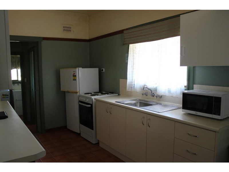 14 Brush Box  Street, Lake Hume Village NSW 3691