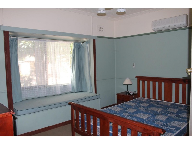 14 Brush Box  Street, Lake Hume Village NSW 3691