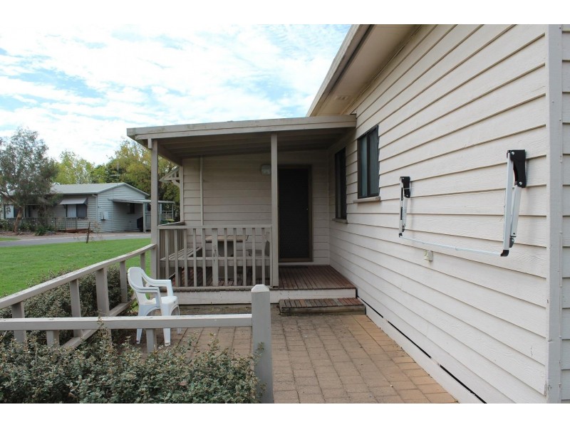 14 Brush Box  Street, Lake Hume Village NSW 3691