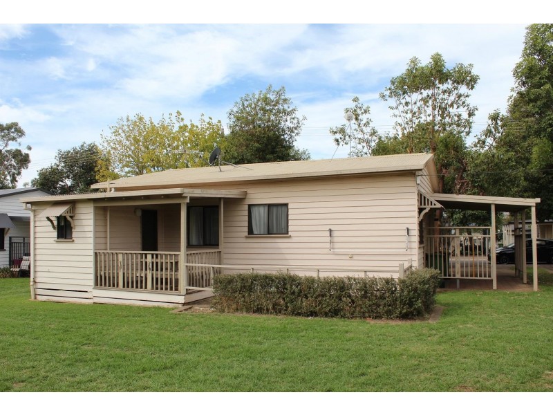 14 Brush Box  Street, Lake Hume Village NSW 3691