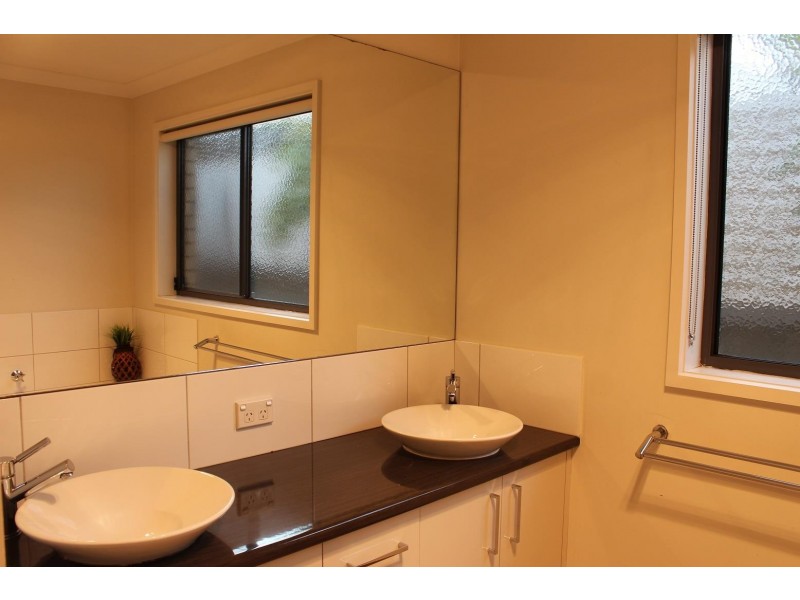 446 Kotthoff Street, Lavington NSW 2641