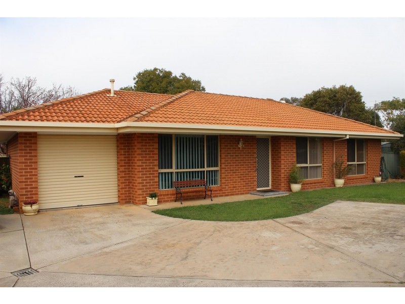 2/34 Saville Avenue, Lavington NSW 2641