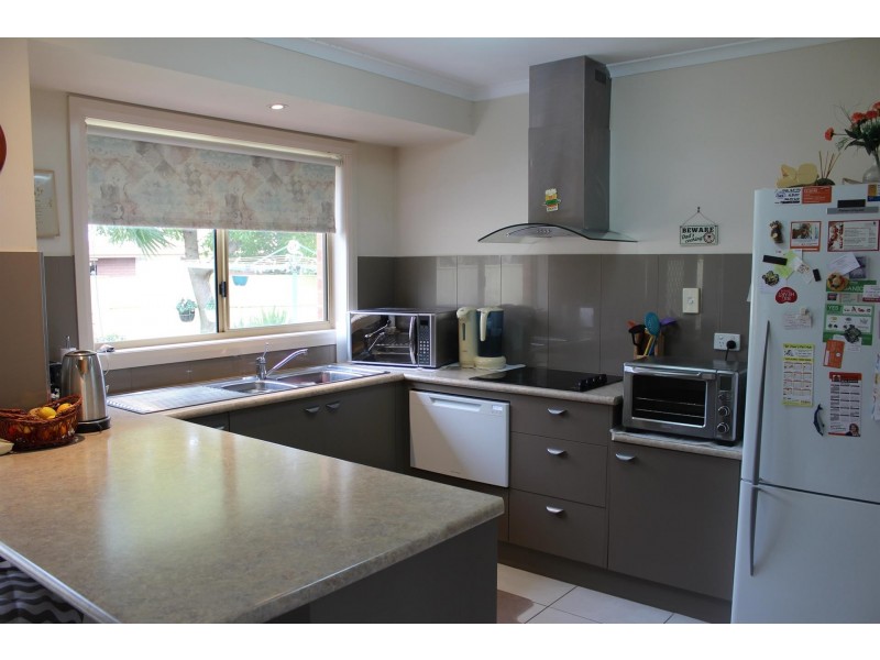 2/34 Saville Avenue, Lavington NSW 2641