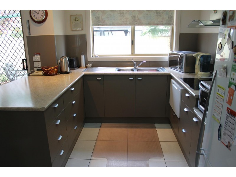 2/34 Saville Avenue, Lavington NSW 2641