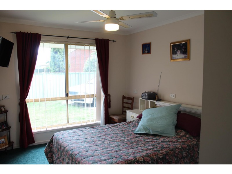 2/34 Saville Avenue, Lavington NSW 2641