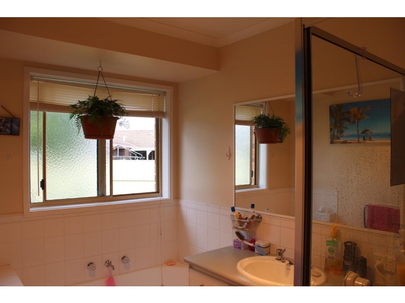 2/34 Saville Avenue, Lavington NSW 2641