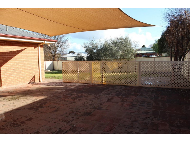 55 Kurrajong Crescent, West Albury NSW 2640
