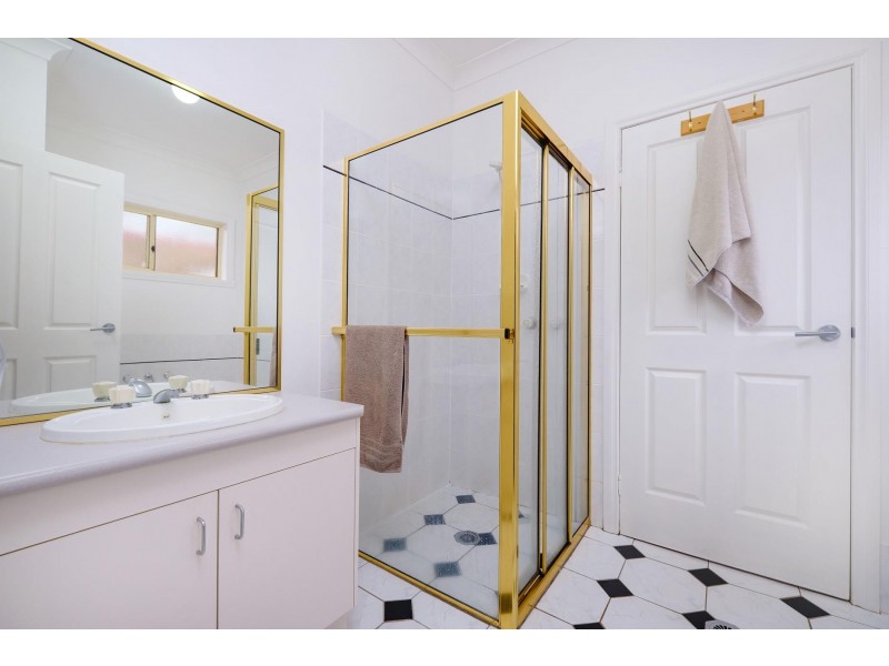 1 & 2/543 Ashford Street, Lavington NSW 2641