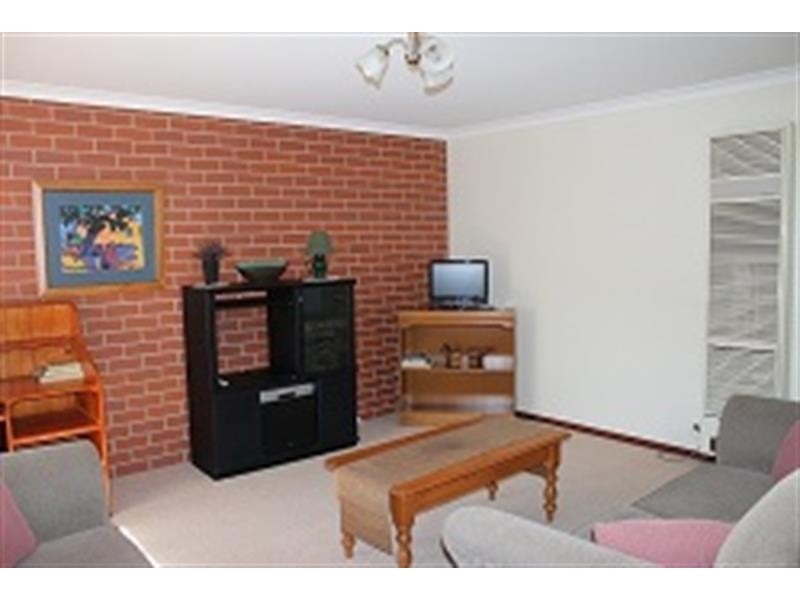 3/16 Keatinge  Court, Lavington NSW 2641