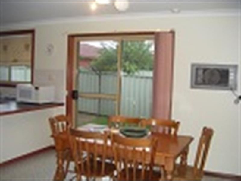 3/16 Keatinge  Court, Lavington NSW 2641