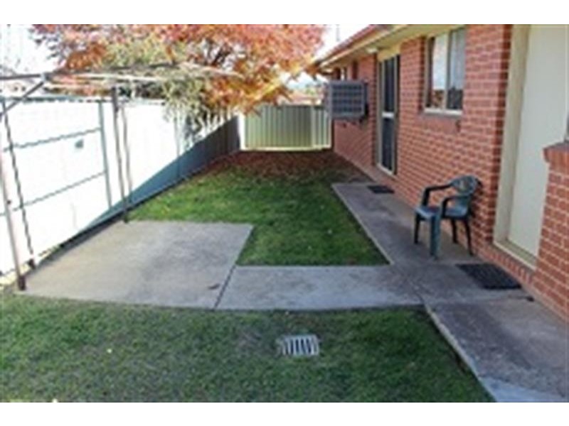 3/16 Keatinge  Court, Lavington NSW 2641
