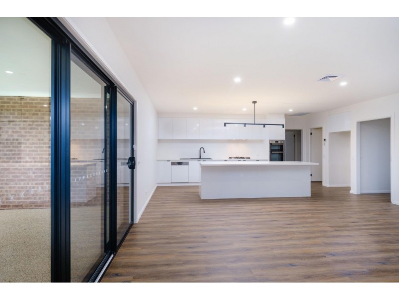 10 Zeil Circuit, Thurgoona NSW 2640