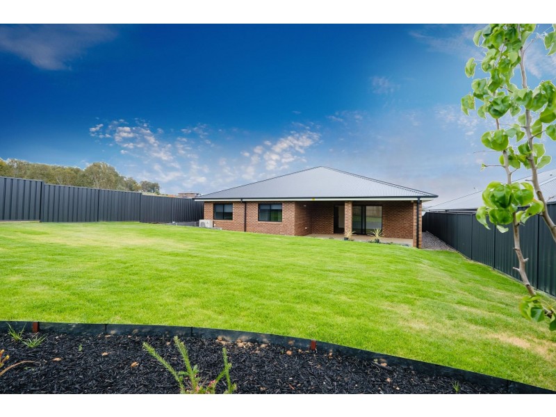 10 Zeil Circuit, Thurgoona NSW 2640