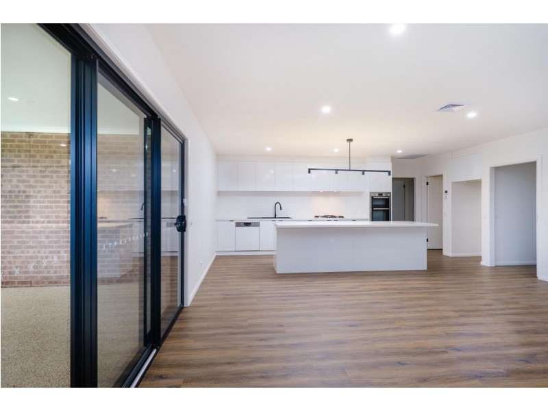 14 Zeil Circuit, Thurgoona NSW 2640