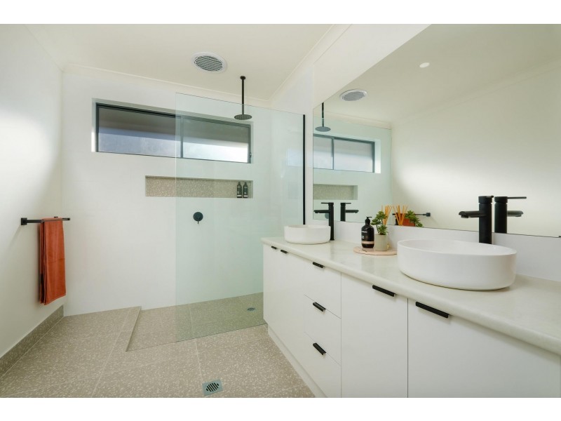 14 Zeil Circuit, Thurgoona NSW 2640