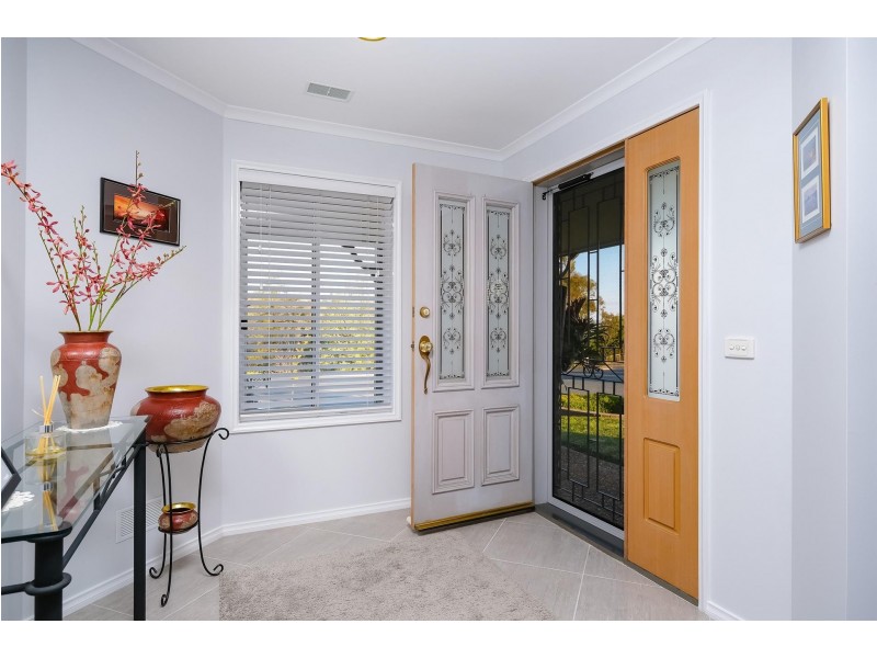 270 Bimbadeen Avenue, East Albury NSW 2640