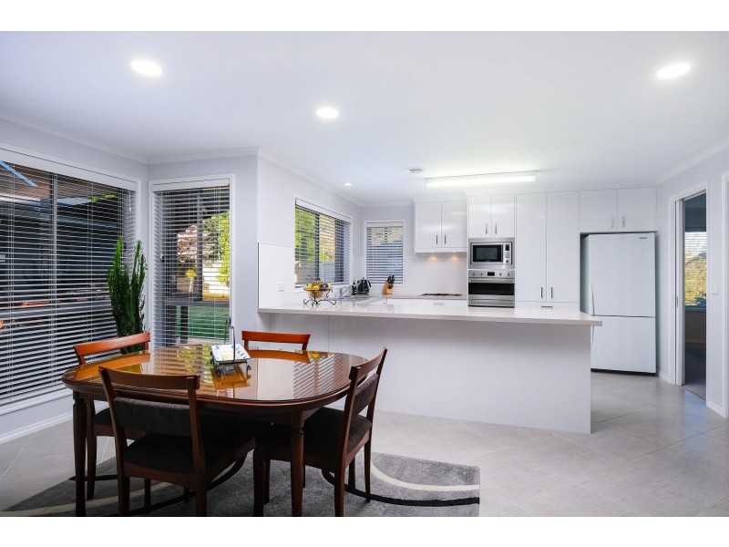 270 Bimbadeen Avenue, East Albury NSW 2640