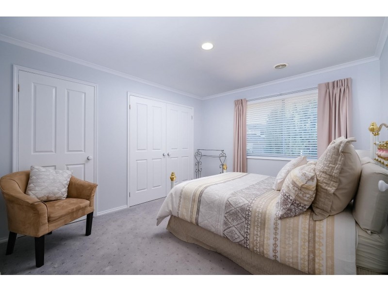 270 Bimbadeen Avenue, East Albury NSW 2640