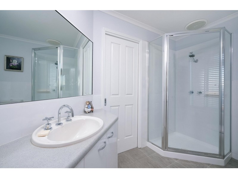 270 Bimbadeen Avenue, East Albury NSW 2640