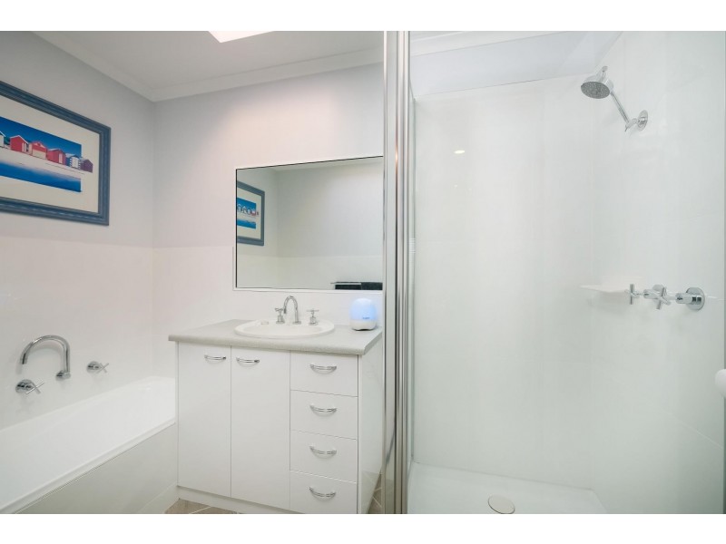 270 Bimbadeen Avenue, East Albury NSW 2640