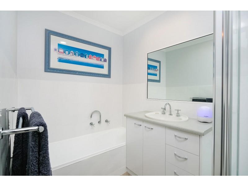 270 Bimbadeen Avenue, East Albury NSW 2640