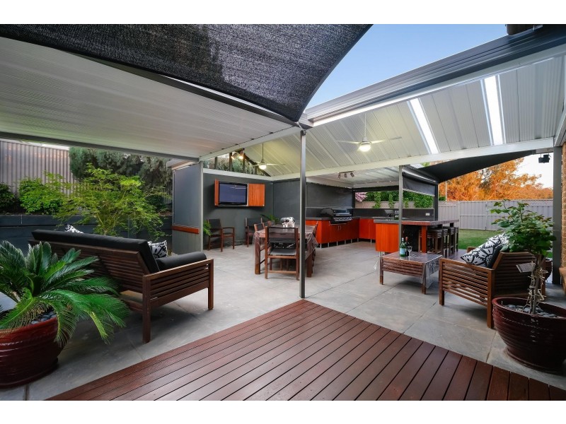 270 Bimbadeen Avenue, East Albury NSW 2640