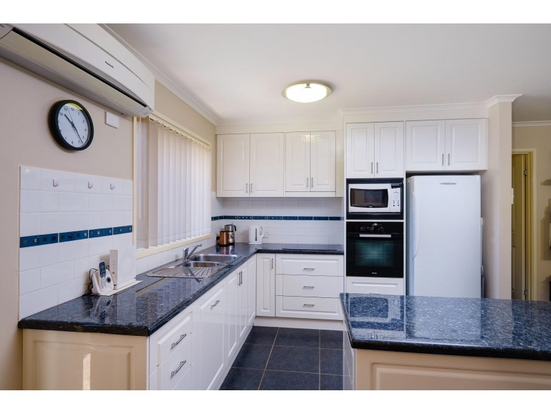 512 Webb Street, Lavington NSW 2641