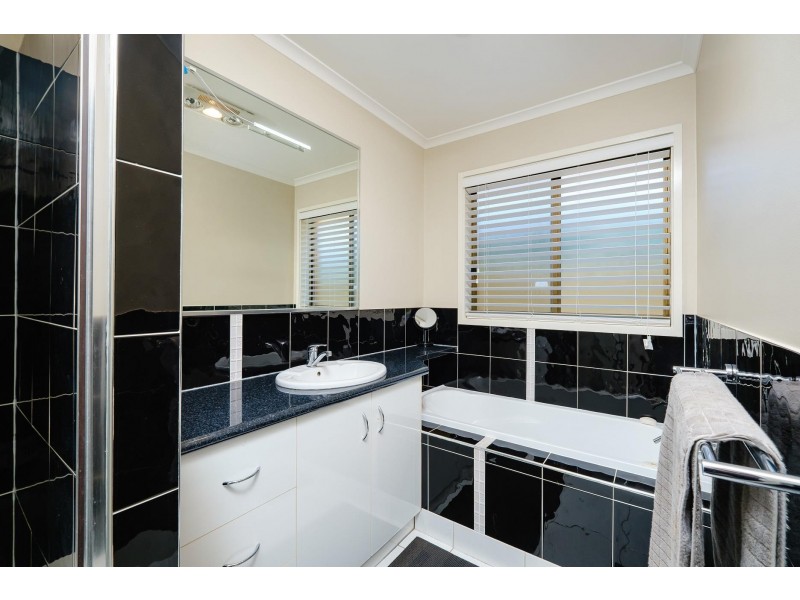 512 Webb Street, Lavington NSW 2641