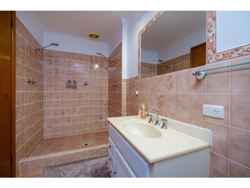 284 Tracy Street, Lavington NSW 2641