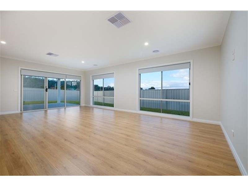 42 Albatross Avenue, Glenroy NSW 2640