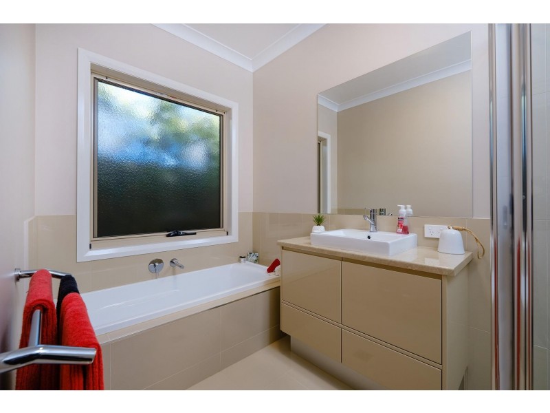 5 Merino Court, Thurgoona NSW 2640